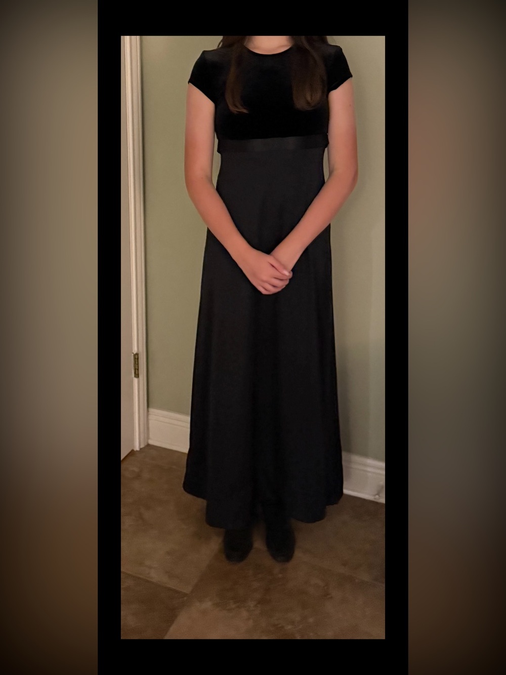 Elegant Velvet Black Cap-Sleeve Maxi Dress with Satin Trim & Empire Waist